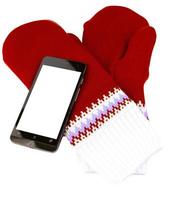 rosso e bianca lavorato a maglia guanti con cellulare isolato su bianca sfondo foto