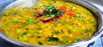 chana dal tadka curry , indiano tradizionale piatto foto