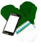 verde e bianca lavorato a maglia guanti con cellulare isolato su bianca sfondo foto