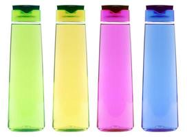 impostato di trasparente chiaro colorato shampoo bottiglie isolato su bianca - senza etichette