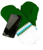 verde e bianca lavorato a maglia guanti con cellulare isolato su bianca sfondo foto