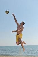 maschio spiaggia pallavolo gioco giocatore foto