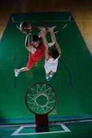 giocatore di basket in azione foto