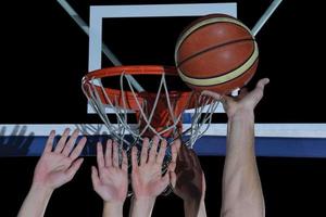 giocatore di basket in azione foto