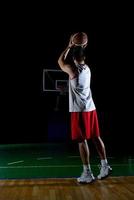 giocatore di basket in azione foto