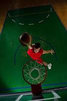 giocatore di basket in azione foto