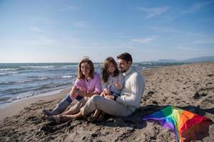 famiglia godendo vecazione durante autunno giorno foto