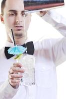 Ritratto di barman isolato su sfondo bianco foto