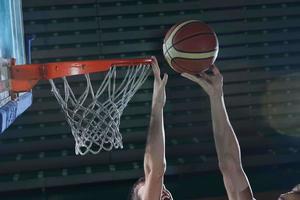 giocatore di basket in azione foto