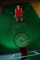 giocatore di basket in azione foto