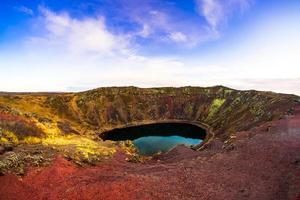 kerit o kerid, un' vulcanico cratere lago collocato nel il grimsnes la zona nel Sud Islanda, lungo il d'oro cerchio foto