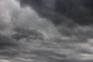 astratto fotogramma intero sfondo di nuvoloso cielo con solido copertina di grigio nuvole foto