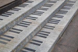 pubblico granito le scale stilizzato come pianoforte chiavi - avvicinamento Visualizza foto