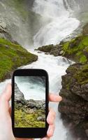 turista assunzione foto di kjosfossen cascata