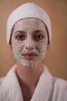 terme donna l'applicazione facciale maschera foto