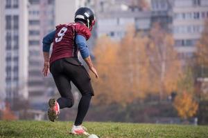 americano calcio giocatore nel azione foto