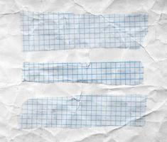 matematica strappato documenti isolato su rugosa bianca carta foglio foto