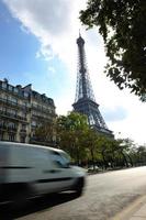 Torre Eiffel a Parigi al giorno foto