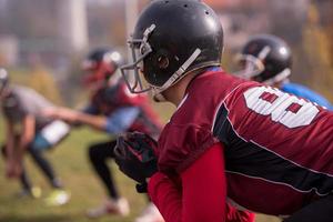 americano calcio Giocatori allungamento e riscaldamento su foto