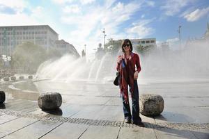 turista donna avere divertimento nel Francia foto