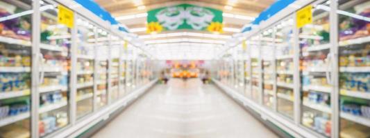 supermercato drogheria memorizzare corridoio e scaffali sfocato sfondo foto