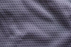 maglia da calcio di abbigliamento sportivo in tessuto grigio con sfondo a trama in rete d'aria foto