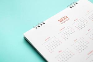 2022 calendario pagina su blu sfondo attività commerciale pianificazione appuntamento incontro concetto foto