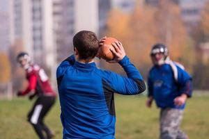 americano calcio squadra con allenatore nel azione foto