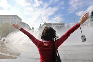 turista donna avere divertimento nel Francia foto