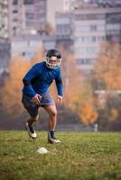 americano calcio giocatore nel azione foto