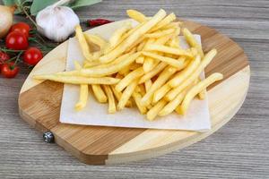 francese patatine fritte su legna foto