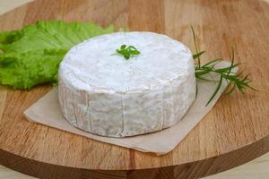 Brie formaggio piatto foto