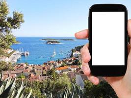 turista fotografie cittadina su hvar isola nel Croazia