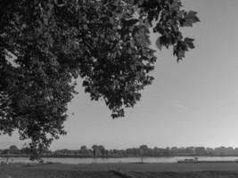 il città di emmerich a il Reno fiume foto