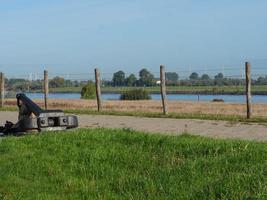 dispiacere villaggio a il Reno fiume foto