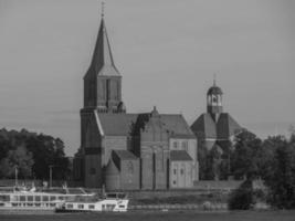 il città di emmerich a il Reno fiume foto