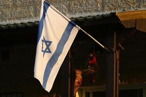 il blu e bianca bandiera di Israele con il a sei punte stella di davide. foto