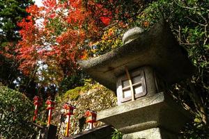 autunno scena di kurama-dera, un' tempio situato a il base di montare kurama nel il lontano nord di kyoto prefettura, kansai, Giappone foto
