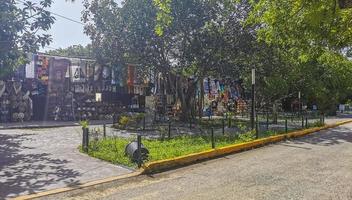 tulum quintana roo Messico 2022 tipico colorato strada strada barre ristoranti palme negozi tulum Messico. foto