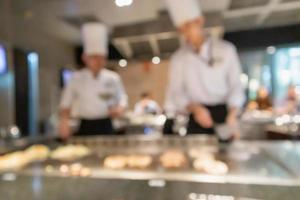 capocuoco cucinando nel ristorante cucina sfocato sfocato sfondo foto