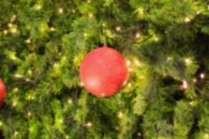 Natale palle e Natale albero sfocato sfondo foto