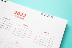 2022 calendario pagina su blu sfondo attività commerciale pianificazione appuntamento incontro concetto foto