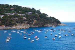 llansa piccolo spiaggia vicino calella de palafrugell su il catalano costa brava. foto