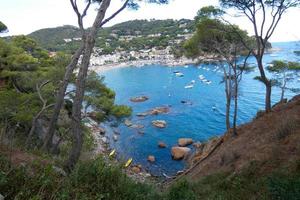 llansa piccolo spiaggia vicino calella de palafrugell su il catalano costa brava. foto