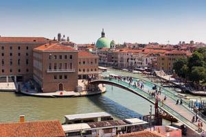 Venezia paesaggio urbano e il costituzione ponte foto