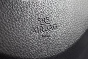 sicurezza airbag cartello su auto timone ruota con corno icona foto