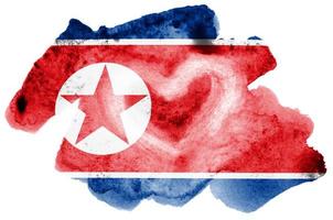 nord Corea bandiera è raffigurato nel liquido acquerello stile isolato su bianca sfondo foto