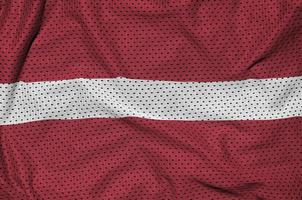 Lettonia bandiera stampato su un' poliestere nylon abbigliamento sportivo maglia tessuto foto