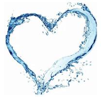 cuore sagomato spruzzo di acqua. foto