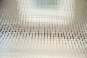 zanzariera filo schermante sulla finestra di casa protezione contro gli insetti foto